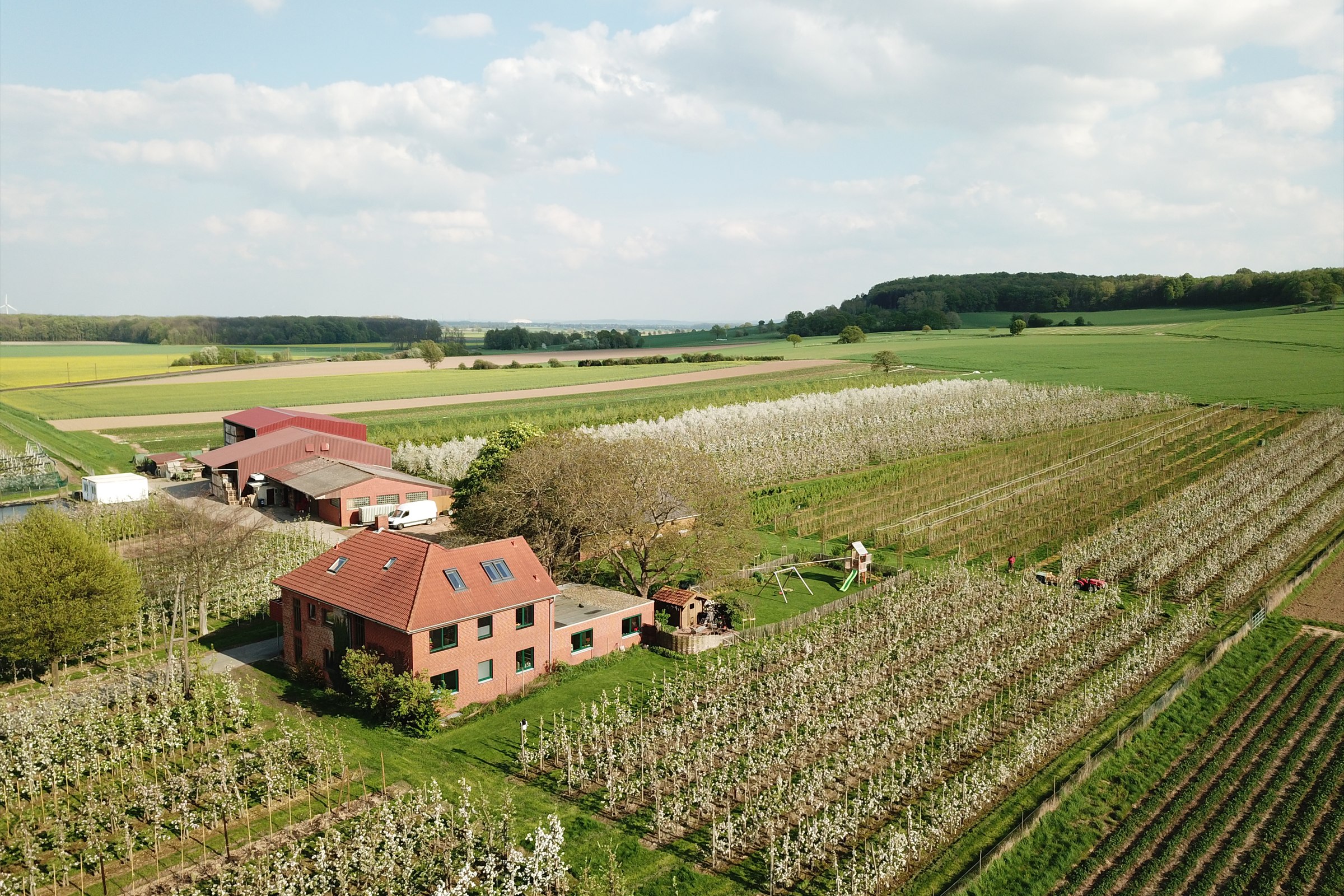 Luftbild unseres Hofes und der angrenzenden Obstanlagen in Holtensen